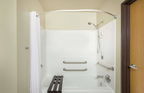 Claypool Hill Hotel | Super 8 by Wyndham Richlands/Claypool Hill Area