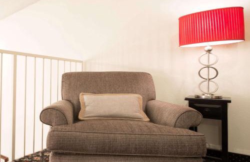 Richmond Hotel | Super 8 by Wyndham Richmond