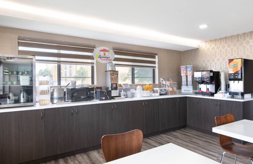 Salina Hotel | Super 8 by Wyndham Salina I-70