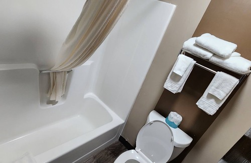 Salina Hotel | Super 8 by Wyndham Salina I-70