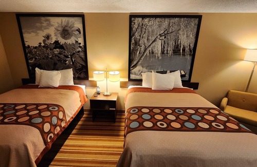 Salina Hotel | Super 8 by Wyndham Salina I-70