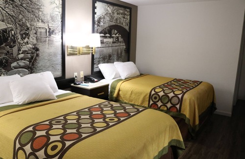 North San Antonio - SAT Hotel | Super 8 by Wyndham San Antonio/I-35 North