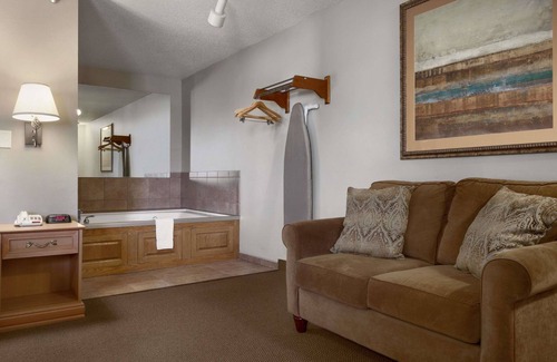 Sioux Falls Hotel | Super 8 by Wyndham Sioux Falls/41st Street