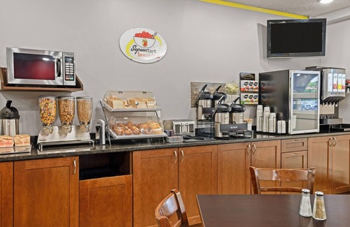 Thunder Bay Hotel | Super 8 by Wyndham Thunder Bay