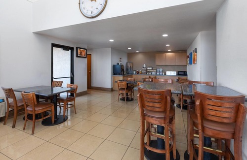 Tucson Hotel | Super 8 by Wyndham Tucson/Grant Road Area AZ