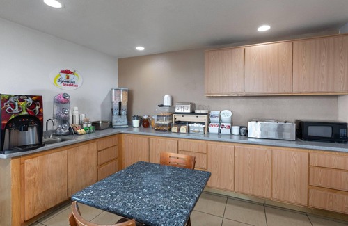 Tucson Hotel | Super 8 by Wyndham Tucson/Grant Road Area AZ
