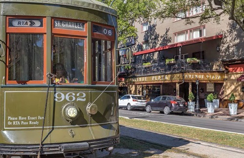 Lower Garden District Apartment | Super Bowl Week Charming hotel suite with WiFi in New Orleans Garden district