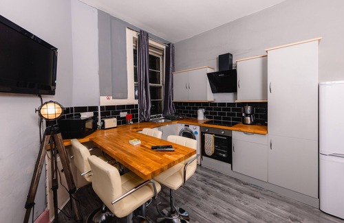 Bonnington Apartment | Super Central 4 Bedrooms Apartment by Calton Hill