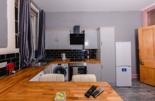 Bonnington Apartment | Super Central 4 Bedrooms Apartment by Calton Hill