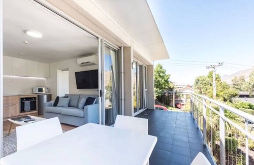 Queenstown City Centre Apartment | Super central modern apartment