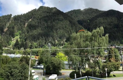 Queenstown City Centre Apartment | Super central modern apartment