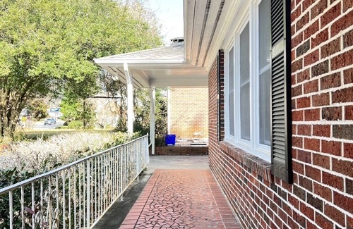 North Decatur House | Super Clean! 5 minutes to Emory University! 2 minutes to Park! North Decatur!