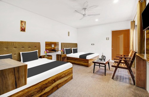 Srinagar Hotel | Super Collection O Dal Lake