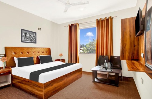 Srinagar Hotel | Super Collection O Dal Lake