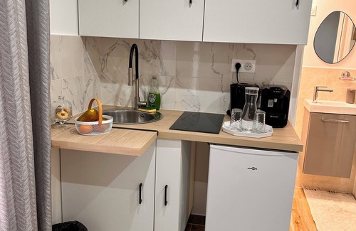 Plateau — Pyramide Bed & Breakfast | Super cottage 10 minutes from Orly airport and 20 minutes from Paris, well equipped.