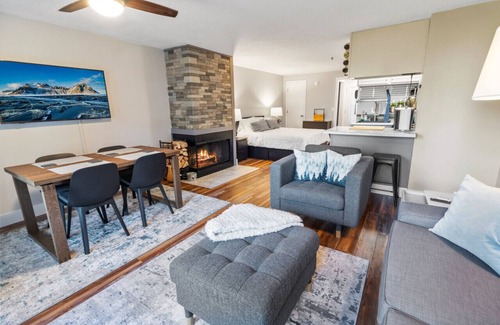 Snowshoe Apartment | Super Cozy Studio Near Slopes And Shuttle Bus WiFi