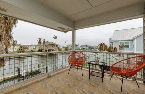 City-by-the Sea House | Super fishing location near Estes Flats, Redfish Bay, and the Intracoastal Waterway!