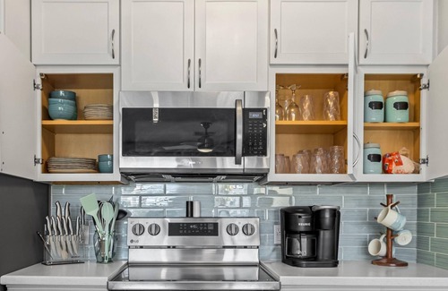 Galveston Condo | Super sweet, ocean and pool views, dogs welcome!