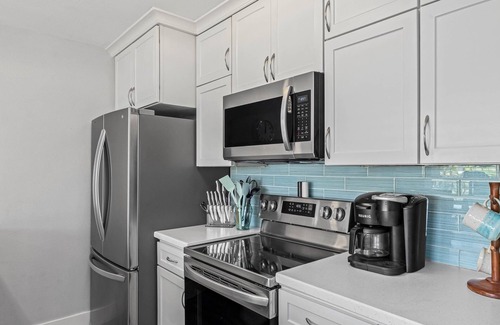 Galveston Condo | Super sweet, ocean and pool views, dogs welcome!