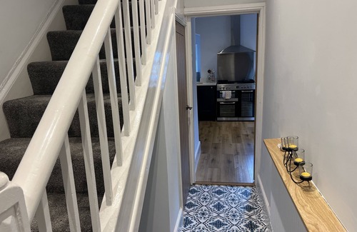 Newcastle-Under-Lyme House | Superb 2 bed Apartment Great Location