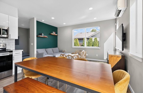 Southeast Magnolia House | Superb 2-bedroom house with AC, private yard & off street parking in Seattle