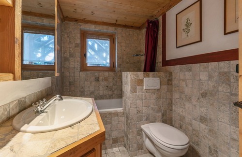 Verbier Apartment | Superb 3 bedroom apartment near Savoleyres with a magnificent view on the combins, on the first floo