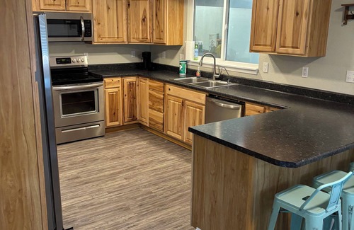 Whitney House | Superb 4-bedroom house with AC in Whitney