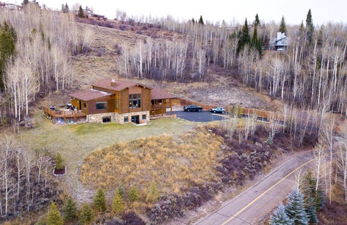 North Gros Ventre House | Superb 5 BDRM. Luxury Home, New Hot Tub, Awesome Views 4 Acres, Gourmet Kitchen