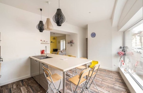 Lons-le-Saunier Apartment | Superb apartment with free parking