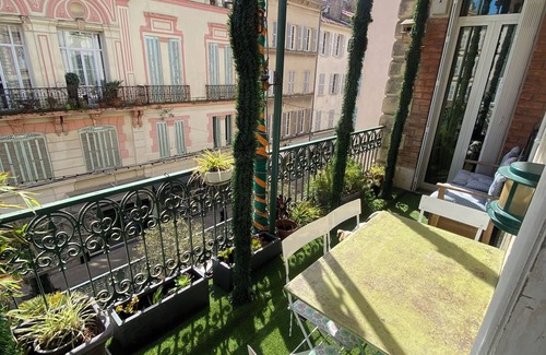 Hyeres City Centre Apartment | Superb apartment in the historic center of Hyères Les Palmiers.