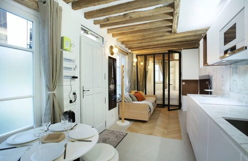 Arsenal Apartment | Superb Apartment Place des Vosges Le Marais