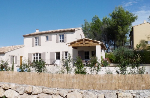 Mallemort Villa | Superb contemporary villa enjoying a magnificent view of the Luberon.