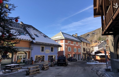 Aiguilles Apartment | Superb Duplex 8/10 pers 5ch 3sdb 1 balcony 150M2 cocooning in the heart of Queyras