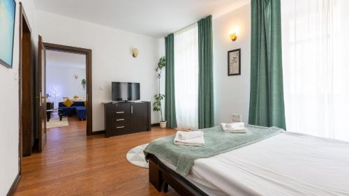 Brasov City Centre Apartment | Superb Historical Center Brașov