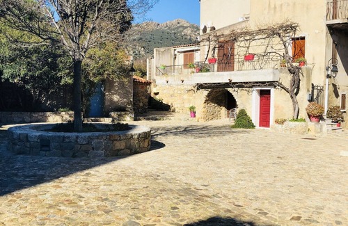 Monticello Villa | Superb house with swimming pool sleeps 4