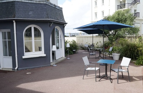 Concarneau Villa | Superb seafront villa - Jacuzzi - ideal for family or friends