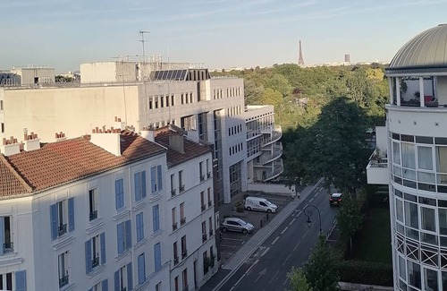 Puteaux Apartment | Superb STUDIO (28m2) with terrace / EIFFEL TOWER / PUTEAUX view