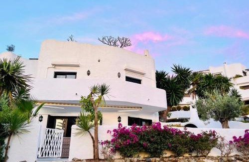 Marbella Apartment | Superb Townhouse in Golden Mile