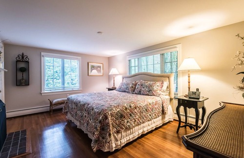 North Chatham House | Superb, Upscale Waterfront in North Chatham: 078-C