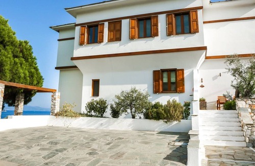 Koukounaries Villa | Superb Villa with stunning views
