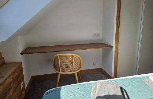 Duingt Apartment | Superbe Duplex les pieds dans l'eau Vue Lac et Château avec Plage et parking Privés