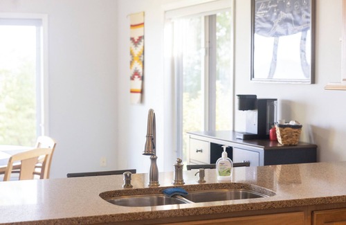 Atlantic Mine House | Superior Retreat: Your Fall Adventure Hub – Waterfront Stay Near Brockway Mountain
