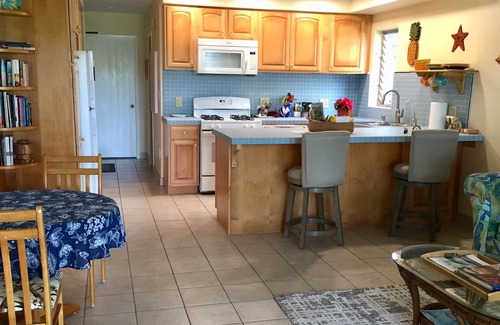 Ualapue Condo | Superior Wavecrest Condo by Ocean with Extras, Car Available