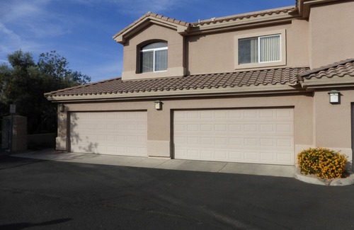 Superstition Lakes Condo | Superstition Lakes Condo on Golf Course - Large Patio with Hole #18 Views!