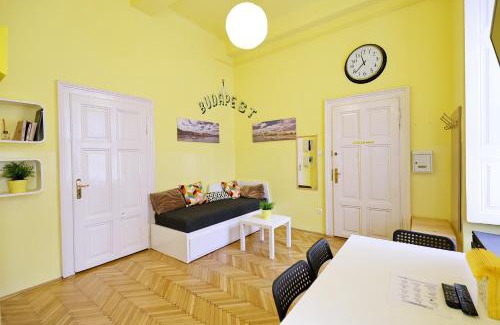Inner City Budapest Apartment | Supreme Astoria Semmelweis