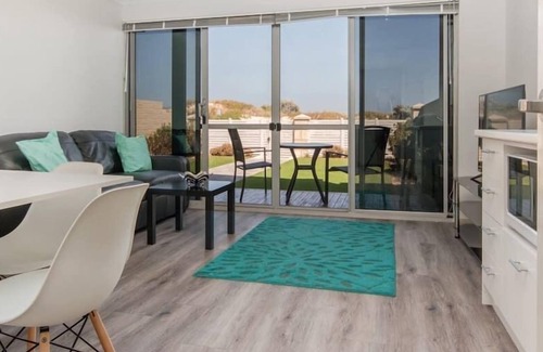 Silver Sands House | Surf and Sun in Silver Sands
