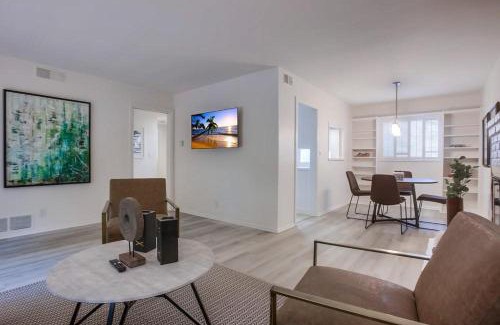 Beach Barber Tract House | Surf Shack 5