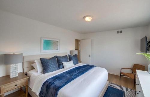 Beach Barber Tract House | Surf Shack 6