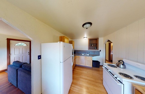 Westhaven-Moonstone Cottage | Surf Shack - Dog Friendly & Near Moonstone Beach!