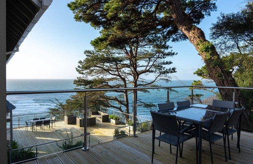Lynmouth Cottage | Surf View, a luxury 3 bedroom holiday apartment in Lynmouth, North Devon sleeping six.